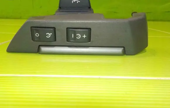 Land Rover Discovery 3 - LR3 Other switches/knobs/shifts XPD500601WVH 12AB41