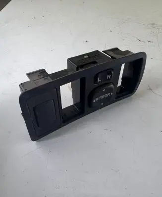 Toyota Avensis T250 Wing mirror switch 183574 777663