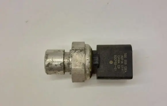 Volkswagen PASSAT B8 Air conditioning (A/C) pressure sensor 5Q0959126A