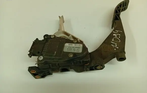 Volkswagen Golf IV Accelerator throttle pedal 1J1721503H