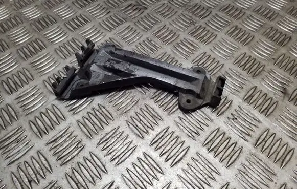 Audi A6 S6 C4 4A Front bumper mounting bracket 4A0807284A