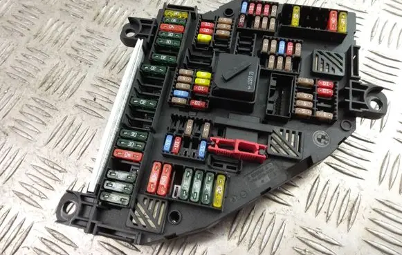BMW 5 F10 F11 Fuse module 9264923