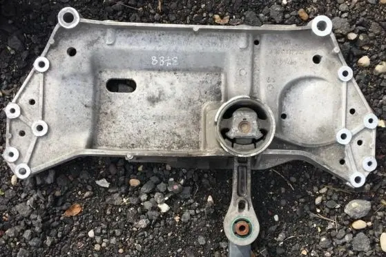 Volkswagen Golf V Front subframe 1k0199369f 1k0199855
