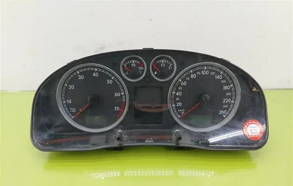 Volkswagen PASSAT B5.5 Speedometer (instrument cluster) 3B0920827X