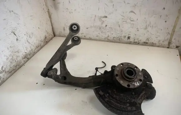 Volkswagen PASSAT B5.5 Front wheel hub spindle knuckle 800401257