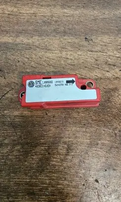 Volkswagen Golf IV Airbag deployment crash/impact sensor 1J0909606D 10990215
