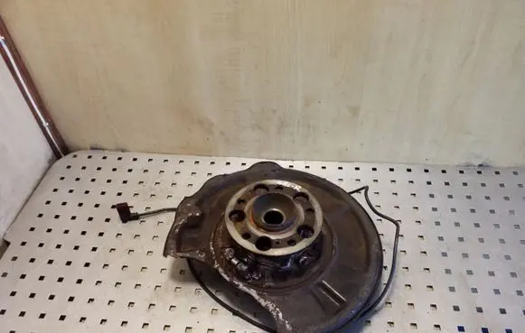 Mercedes-Benz E W211 Rear wheel hub