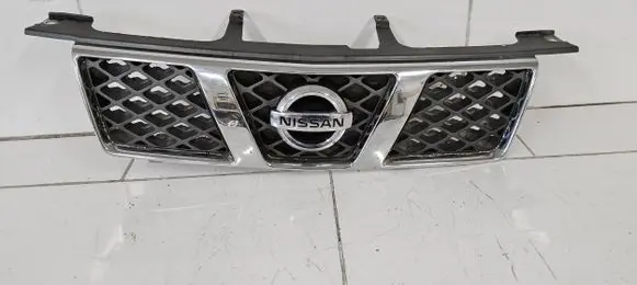 Nissan X-Trail T30 Front bumper upper radiator grill 62310