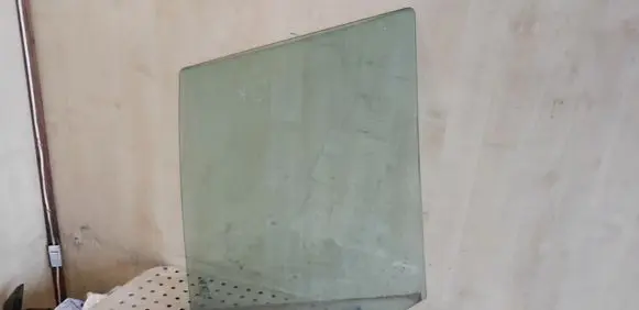 Land Rover Discovery 3 - LR3 Rear door window glass