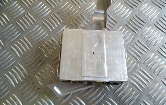 Volkswagen PASSAT B5.5 Aerial antenna amplifier 7612001333 3B0919894
