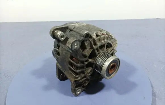 Volkswagen Golf Plus Generator/alternator 03C903025D