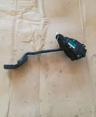 Volkswagen PASSAT B5 Accelerator throttle pedal 8D2721523B
