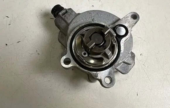 Ford Mustang VI Vacuum pump BB5E2A451BD