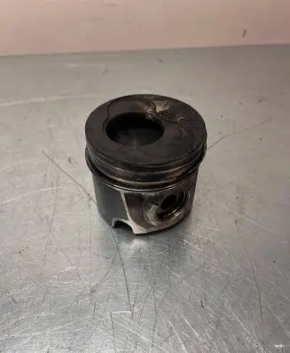 Audi A4 S4 B5 8D Piston 79L46