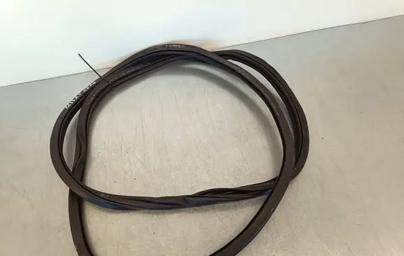 Volkswagen PASSAT B8 Front door rubber seal 