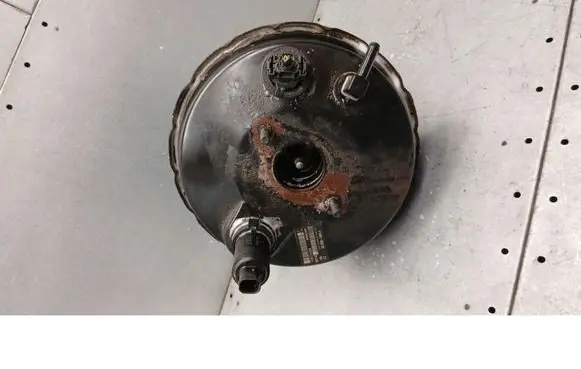 Volvo V70 Brake booster 30714320