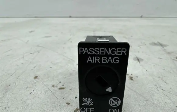 Passenger airbag on/off switch