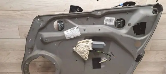 Mercedes-Benz B W245 Front door window regulator with motor A1697202879 7202879