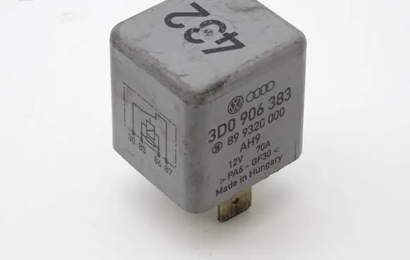 Volkswagen Touareg I Other relay 3D0906383
