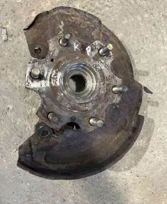 Mitsubishi Pajero Front wheel hub spindle knuckle
