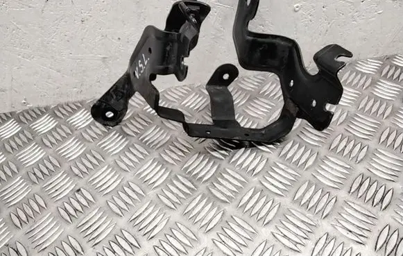 Volvo V70 Power steering pump mounting bracket 31317375 A0025478