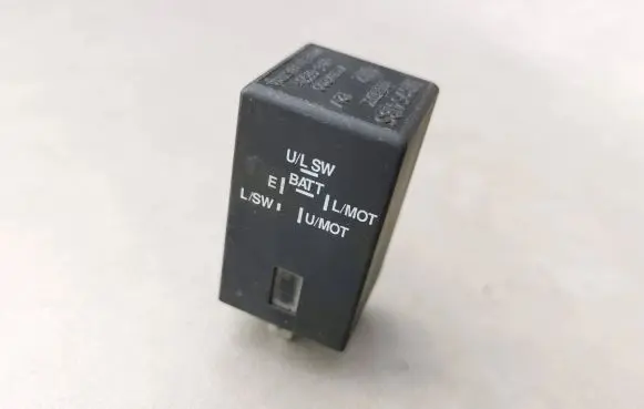 Mitsubishi Carisma Other relay MB954185 72TM200