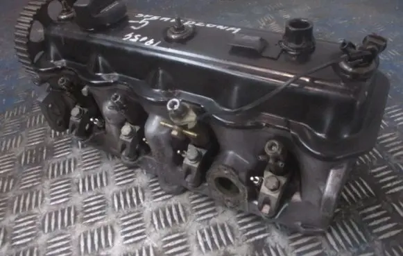 Volkswagen PASSAT B5 Engine head 028103373N