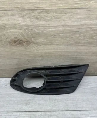 Volkswagen Golf Plus Front fog light trim/grill 5M0853666B