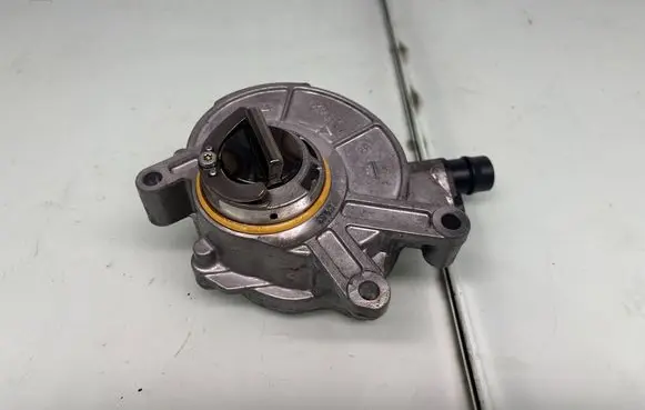 BMW 7 G11 G12 Vacuum pump 8634120 11668634120