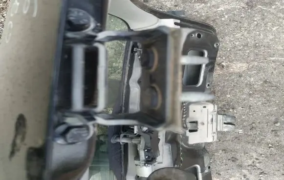 Volvo V50 Tailgate/trunk/boot hinge