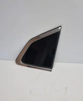 Nissan Qashqai Rear side window E000199