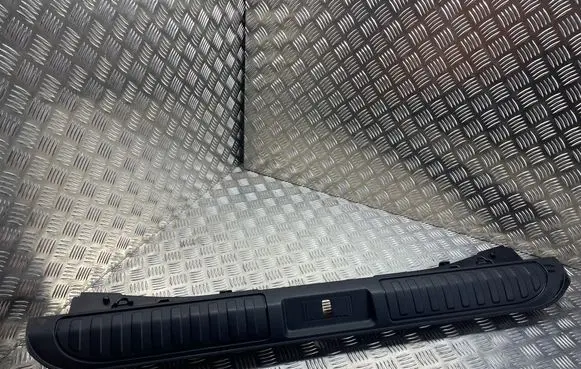Trunk/boot sill cover protection