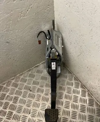 Opel Zafira B Clutch pedal 13192503