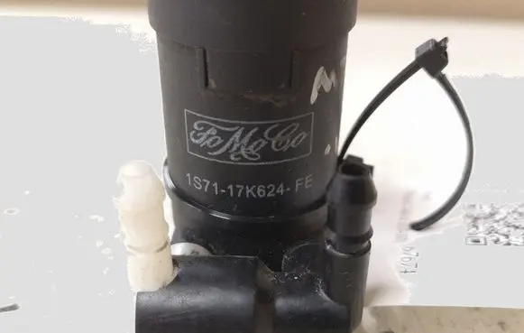Ford Focus C-MAX Windscreen/windshield washer pump 1S7117K624 T655C