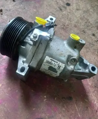 Renault Sandero I Air conditioning (A/C) compressor (pump) 926008469R