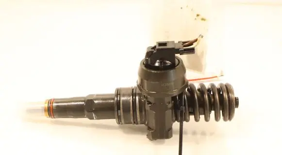 Volkswagen Golf V Fuel injector 0414720215