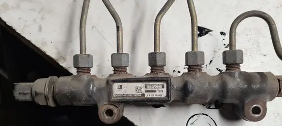 Citroen C4 I Fuel main line pipe 9654592680