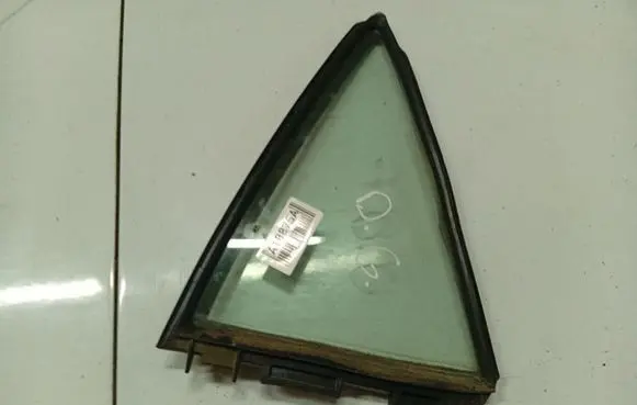 Toyota Auris 150 Rear vent window glass As2