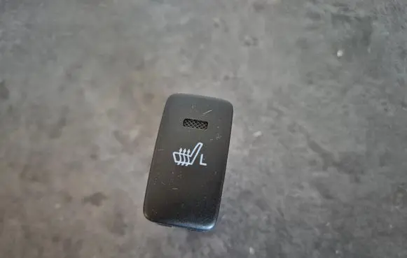 Toyota Hilux (AN10, AN20, AN30) Seat heating switch 