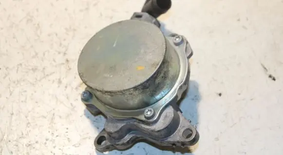 Nissan NV300 Vacuum pump 146503760R