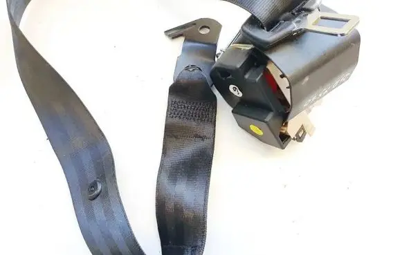 Volkswagen Golf Plus Middle seatbelt (rear) 5m0857807b 330444261