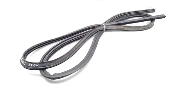 Suzuki Grand Vitara II Trunk rubber seal (body) 