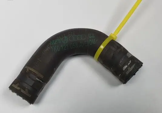 Volkswagen Golf V Engine coolant pipe/hose 1K0121058A