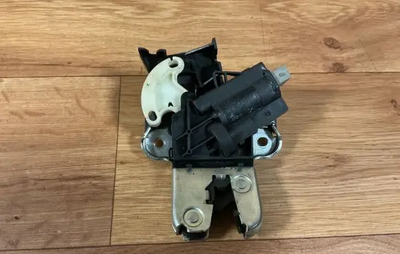 Audi A4 S4 B7 8E 8H Tailgate/trunk/boot lock/catch/latch 4F5827505D