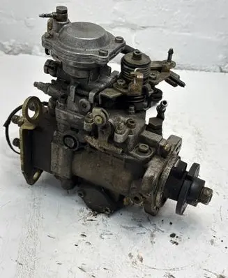 Volkswagen Golf III Fuel injection high pressure pump 0460494413 24167 028130081