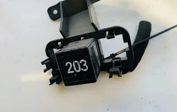 Volkswagen PASSAT B5.5 Other relay 8a0951253a