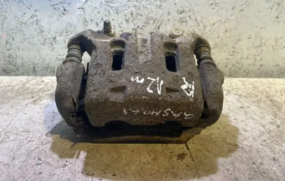 Nissan Qashqai+2 Front brake caliper