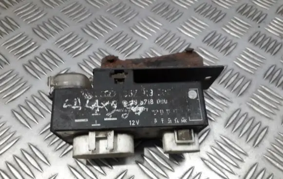 Volkswagen Golf III Coolant fan relay 357919506 898718000
