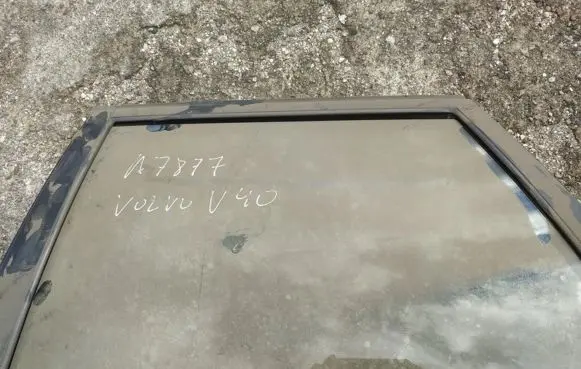 Volvo S40, V40 Rear door window glass