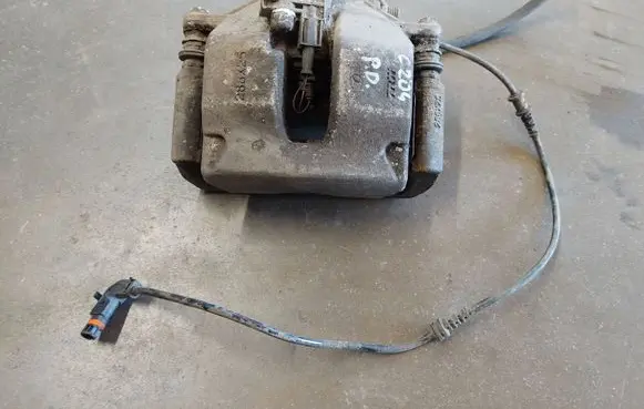 Mercedes-Benz C W204 Front brake caliper